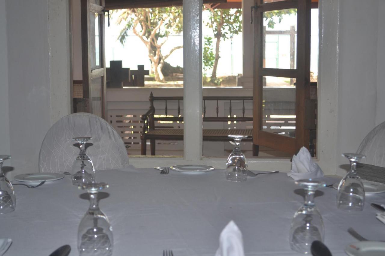 Rest House Matara Hotel Buitenkant foto