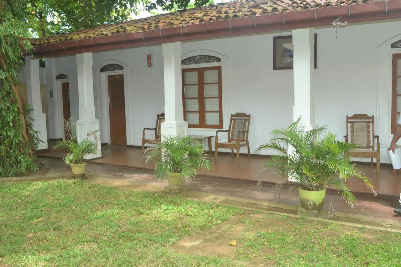 Rest House Matara Hotel Buitenkant foto