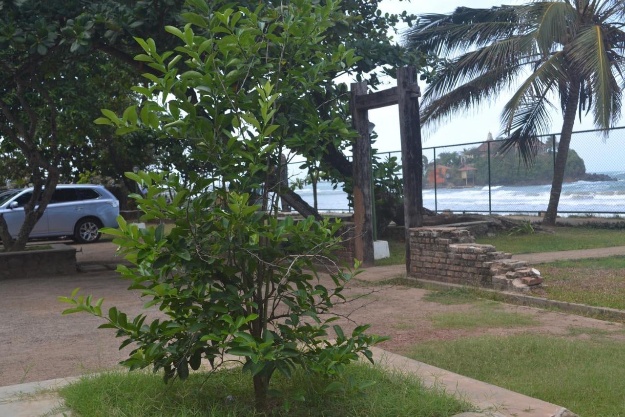 Rest House Matara Hotel Buitenkant foto