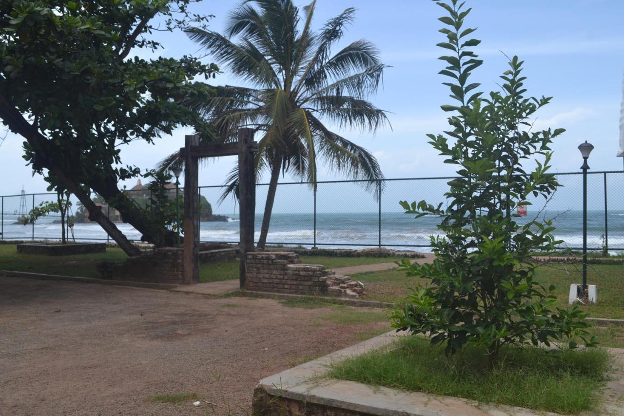 Rest House Matara Hotel Buitenkant foto
