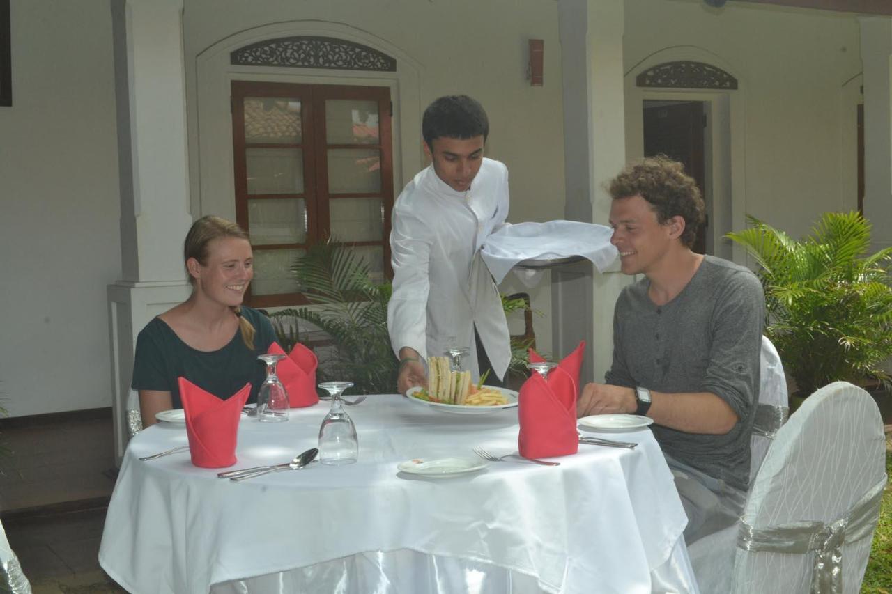 Rest House Matara Hotel Buitenkant foto
