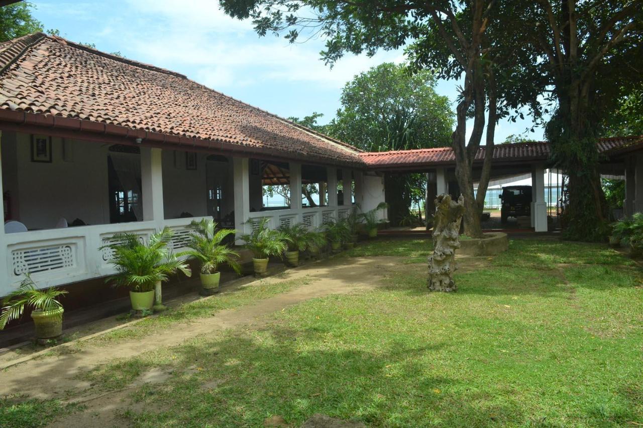 Rest House Matara Hotel Buitenkant foto