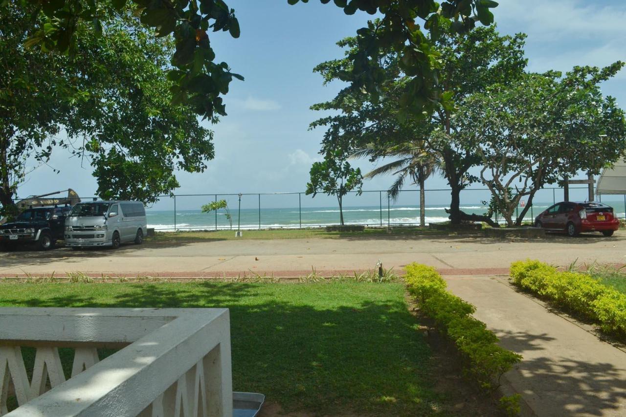 Rest House Matara Hotel Buitenkant foto